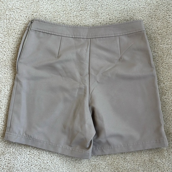 Like New Lee School Uniform Skort in Childrens Size 16 / Womens Size 4 - Picture 2 of 6